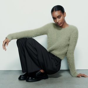 🌸NWOT ZARA faux fur grey green sweater size M